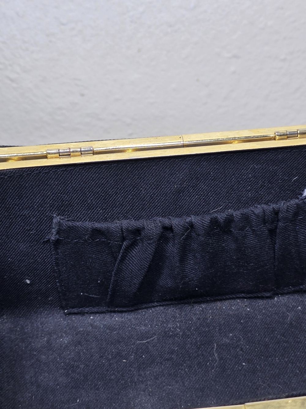 Vintage 1960s Metal Train Vanity Case Box Bag With Metal Tassle Necklace - Picture 13 of 14